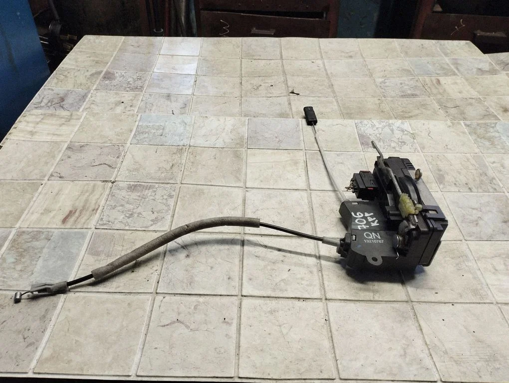 Front door lock 13210767