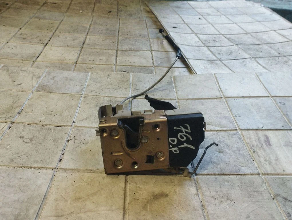 Front door lock – Peugeot 307 (2001-2005)