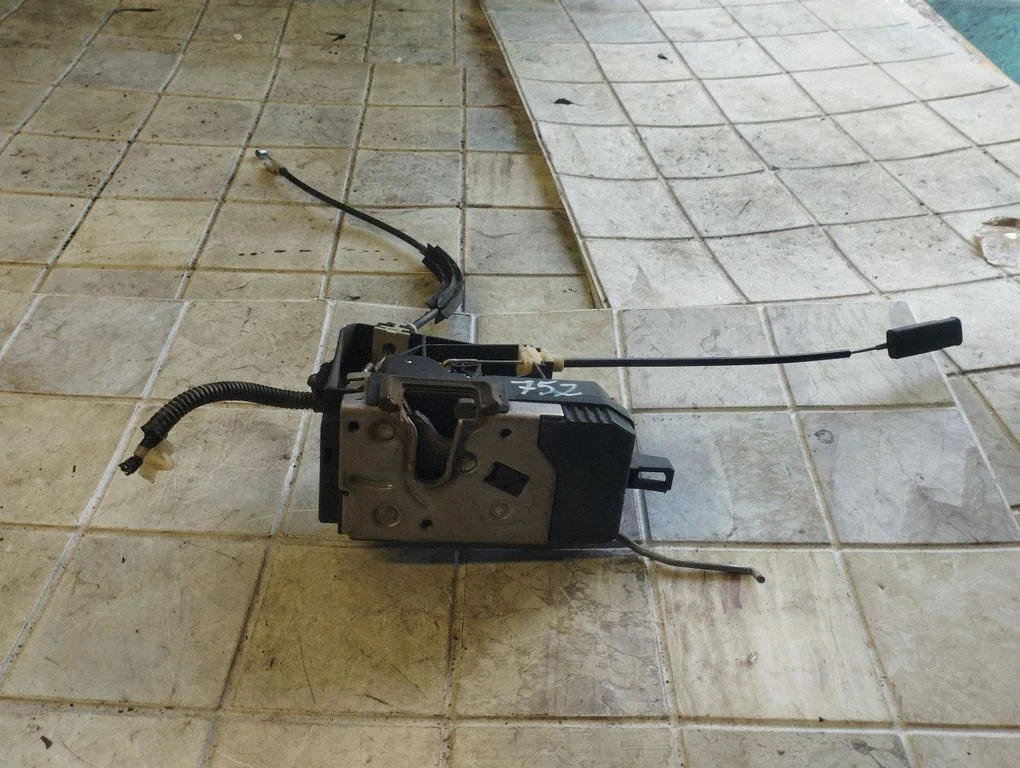 Front door lock – Opel Vectra B (1996-2002)