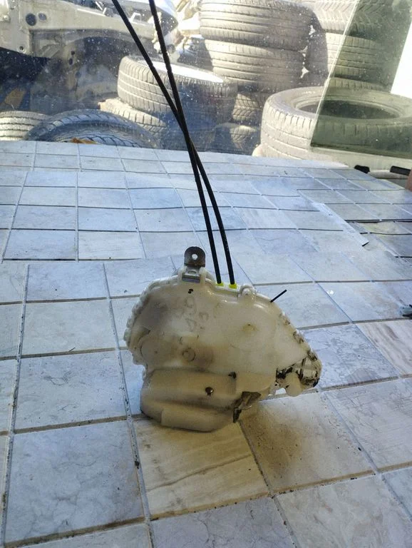 Front door lock 72111SWAP1