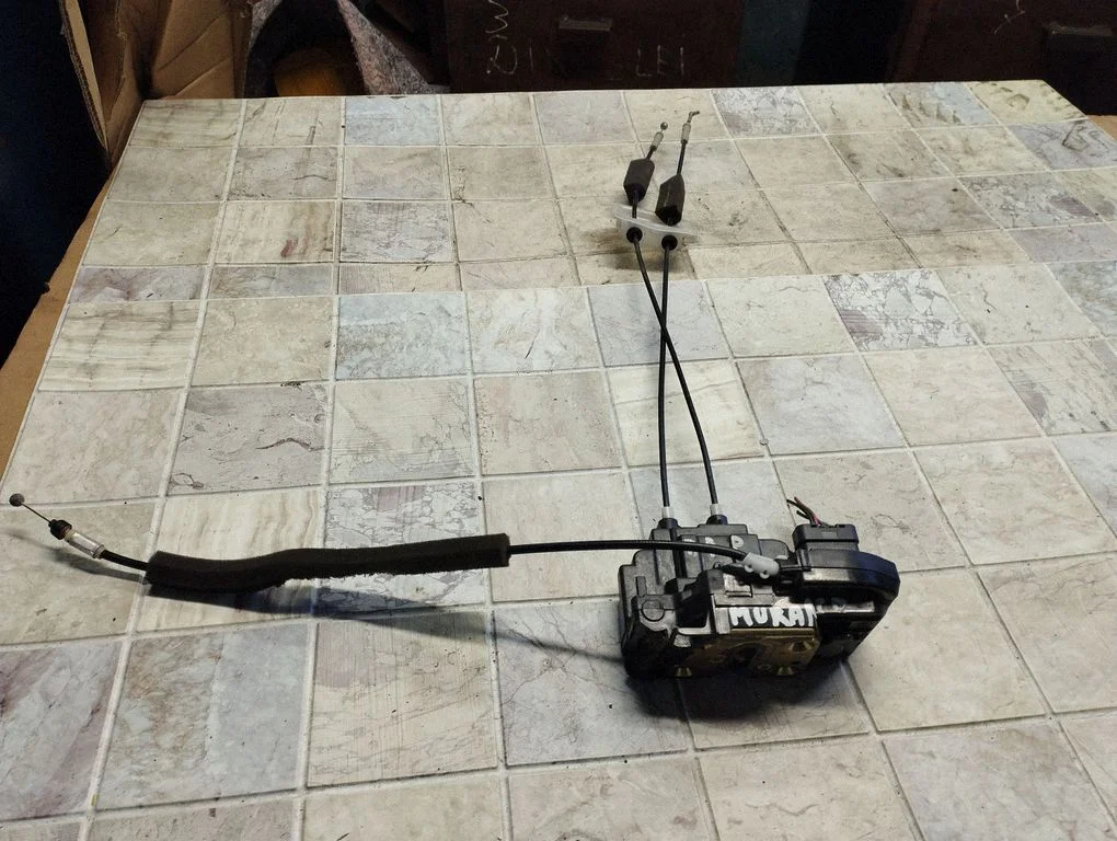 Front door lock – front right