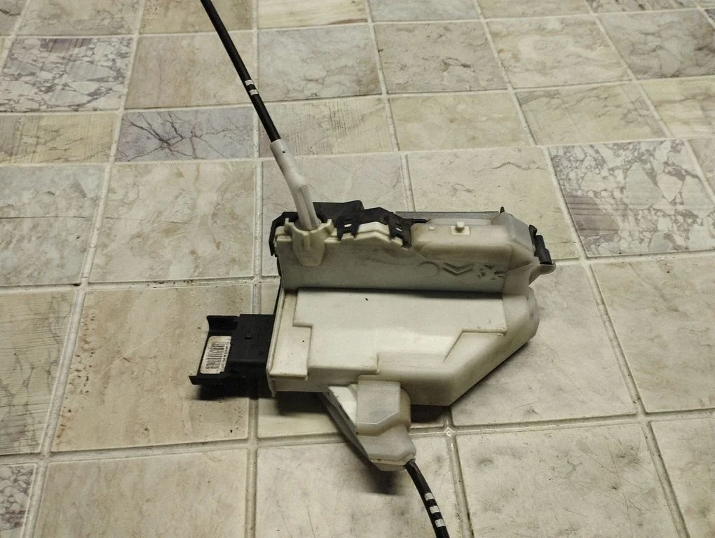 Front door lock 732290