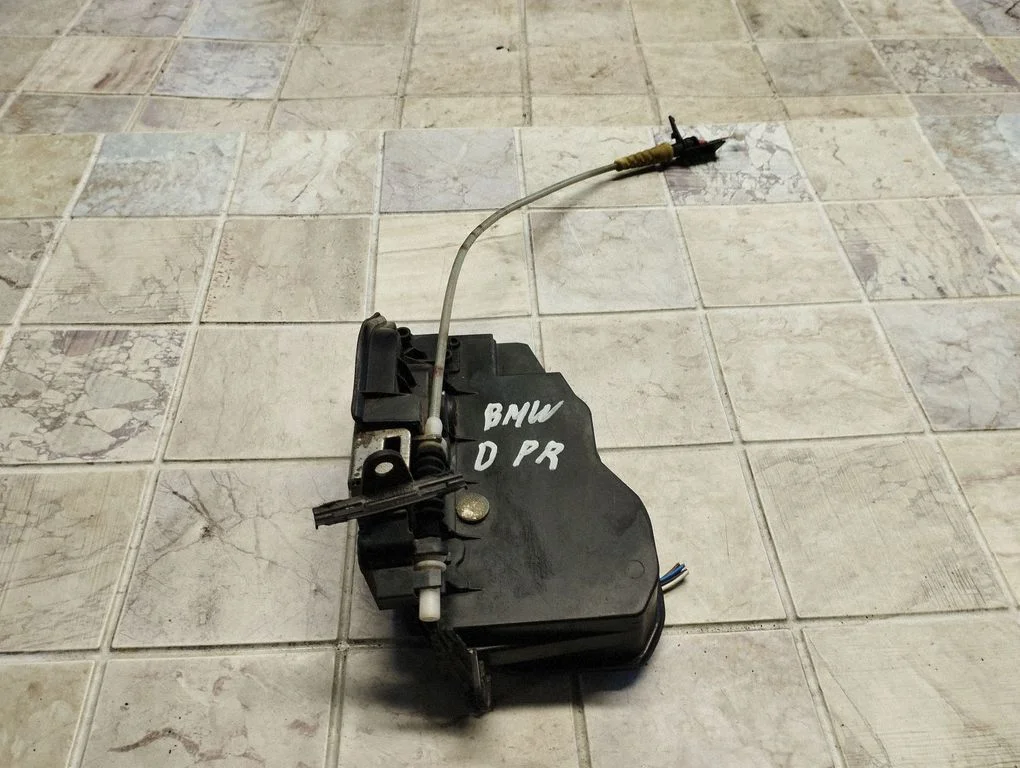 Front door lock – BMW 1 Series E81 E87 (2004-2011)