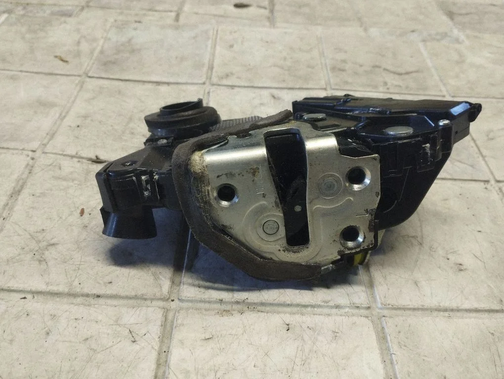 Front door lock 6006