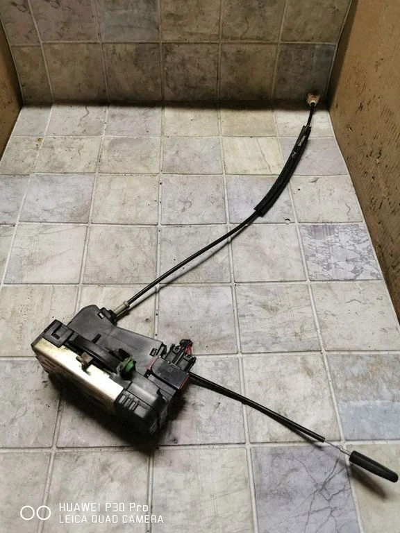 Front door lock 90561151
