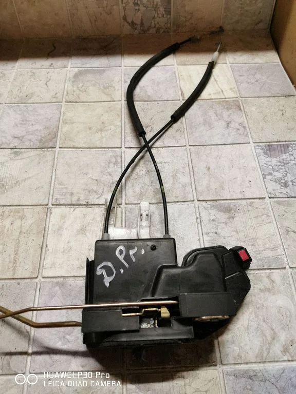 Front door lock – front right