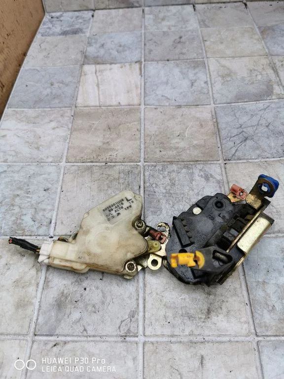 Front door lock 8055361U66