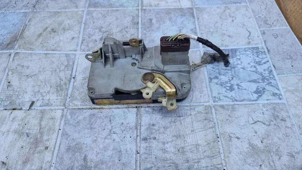 Front door lock