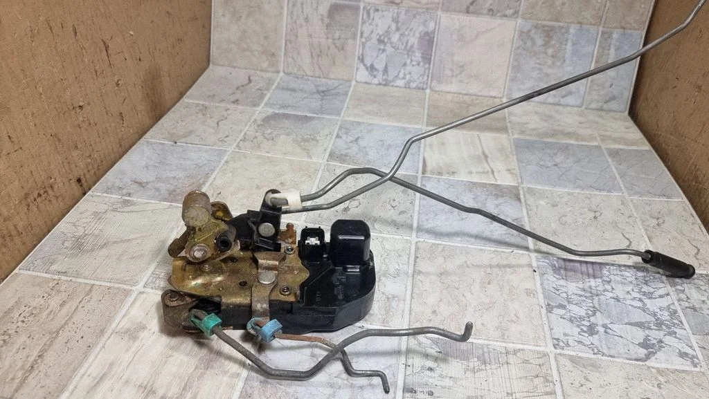 Front door lock – Chrysler Voyager (2004-2007)