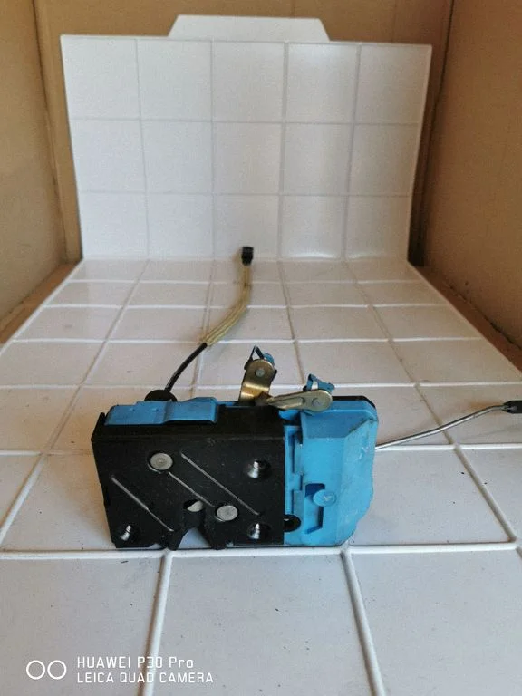 Front door lock 8650544