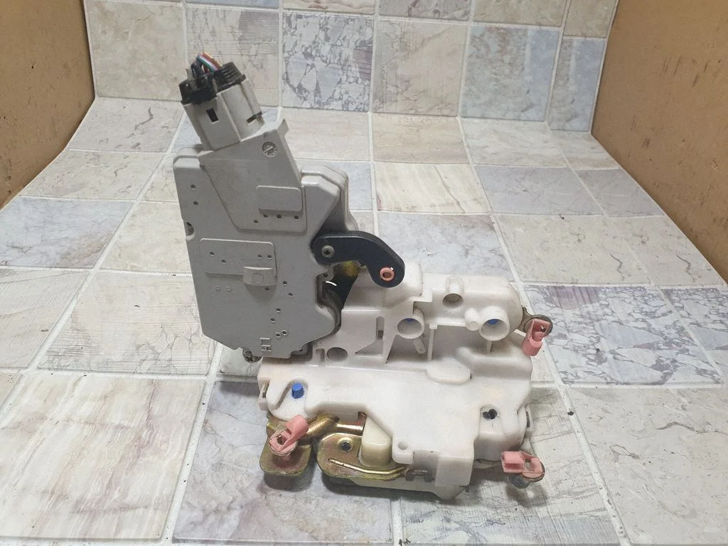 Front door lock B3059