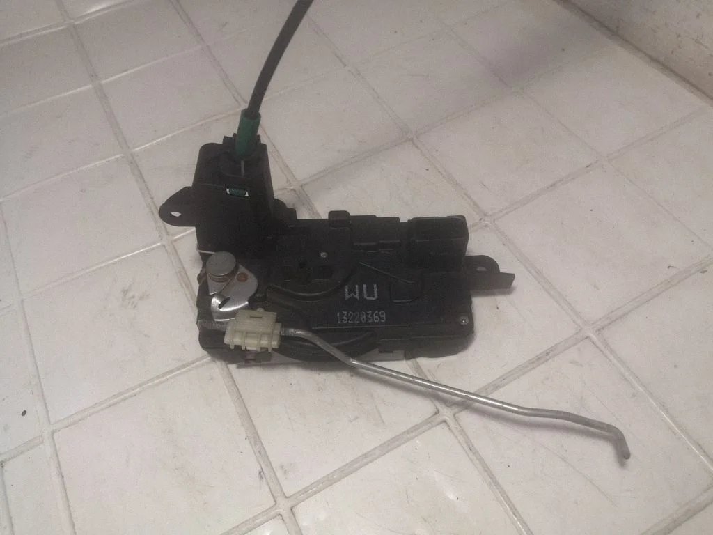 Front door lock 13220369