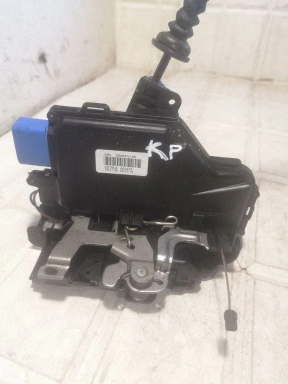 Front door lock 3D2837015K