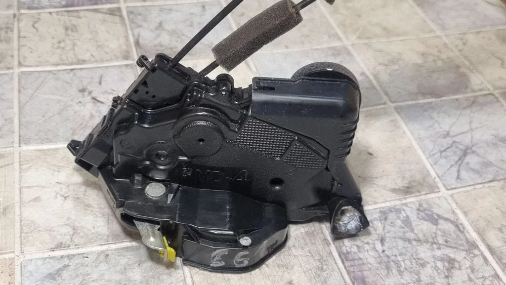 Front door lock – front left