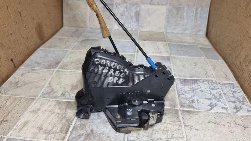 Front door lock G145