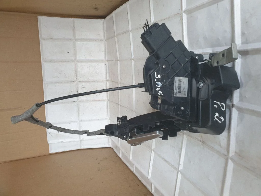 Esiukse lukk – Ford S-MAX (2006-2015)