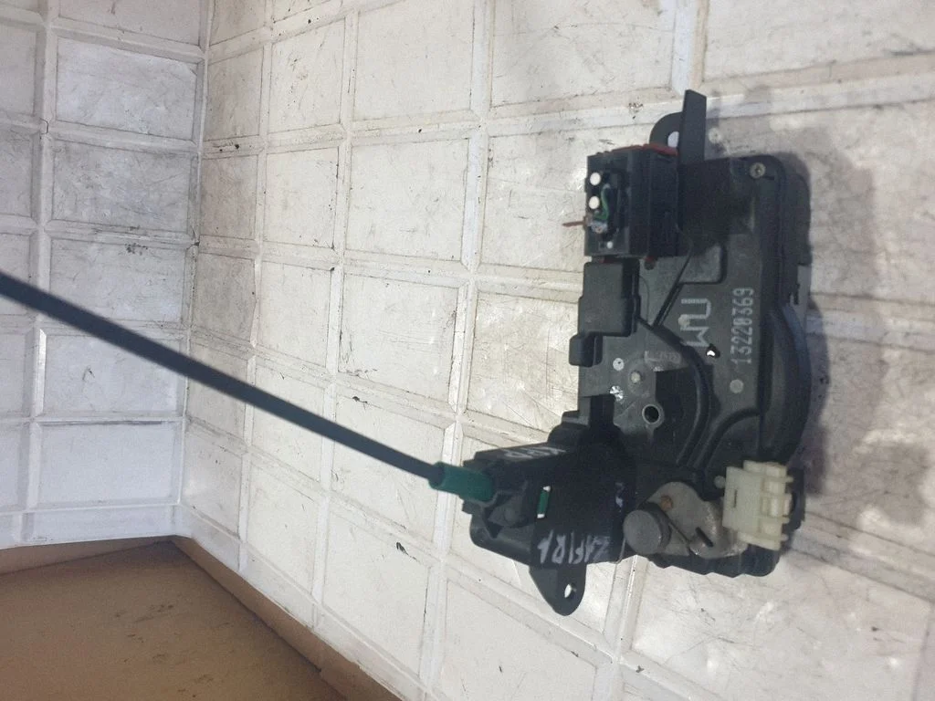 Front door lock 13220369