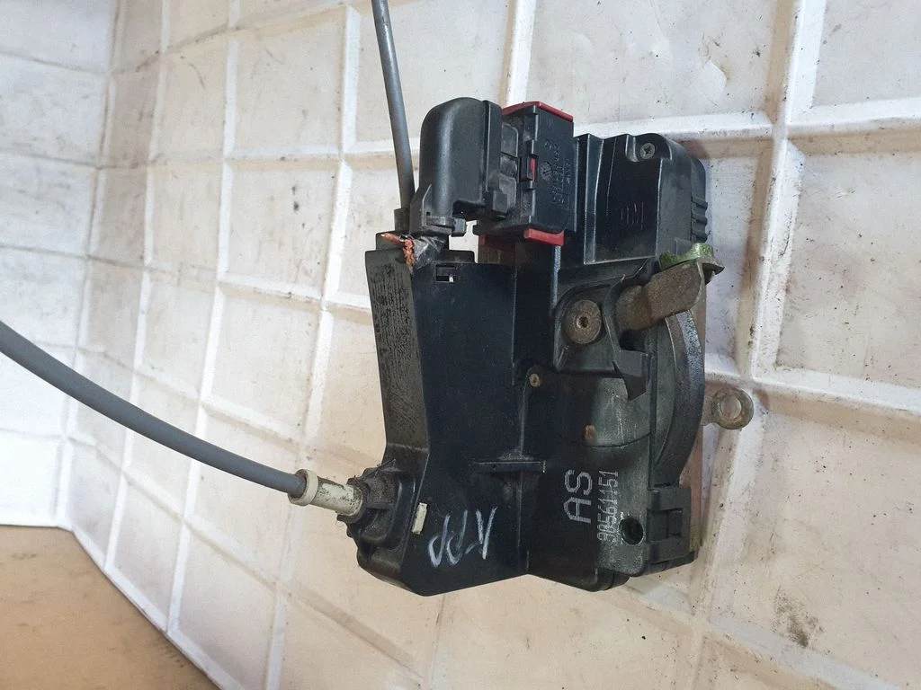 Front door lock AS90561151