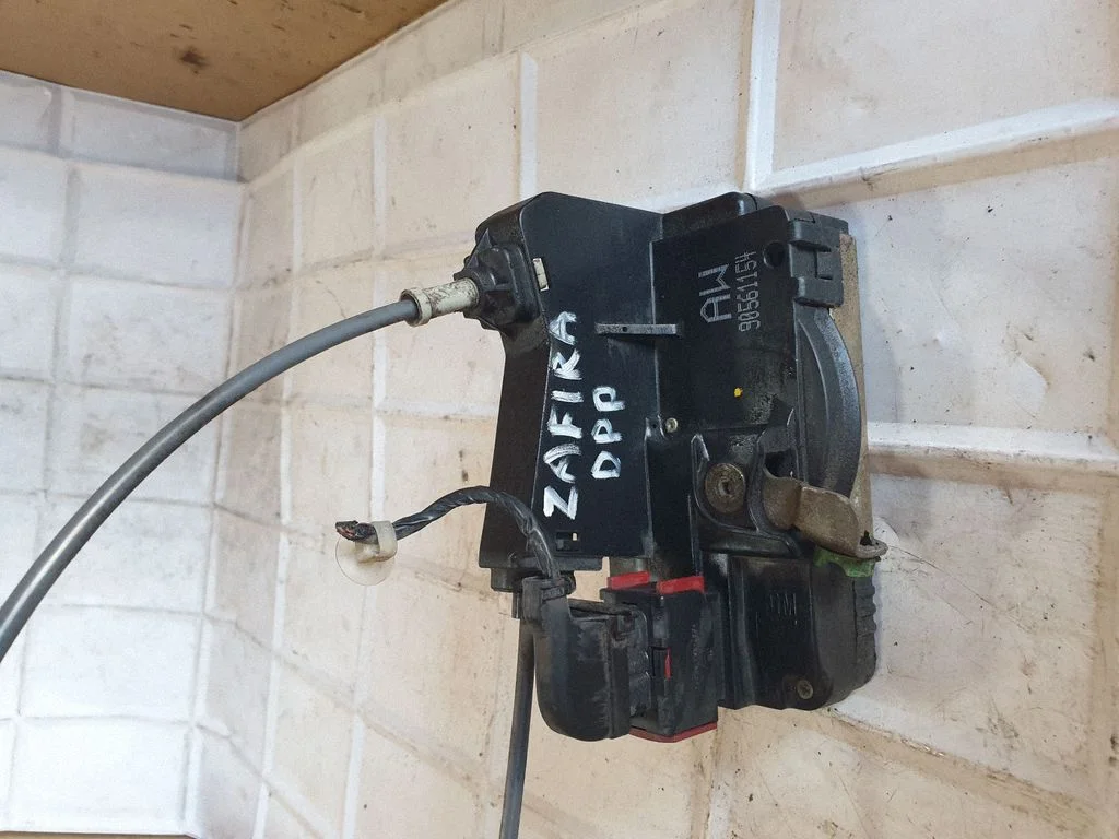 Front door lock – Opel Zafira A (1999-2005)