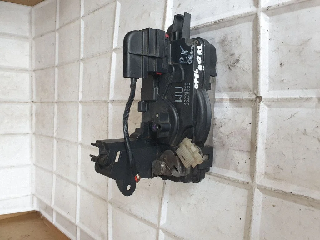 Zamek drzwi przednich WU13220369