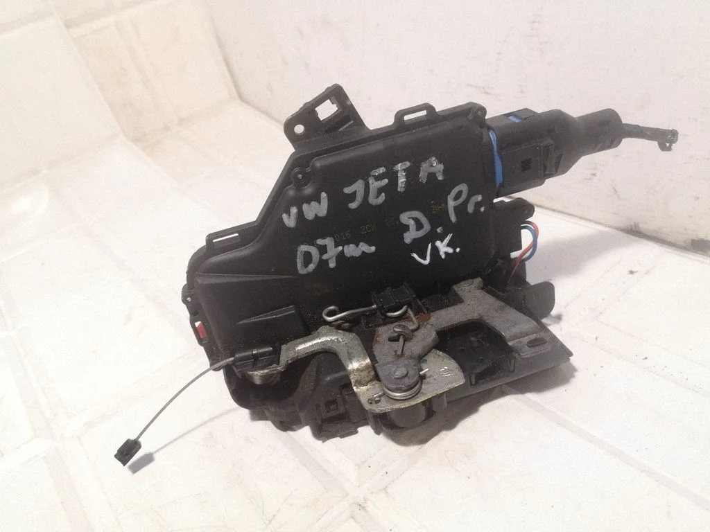 Front door lock – Volkswagen Jetta V (2005-2010)