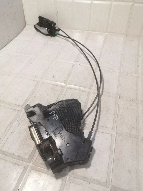 Front door lock – front right