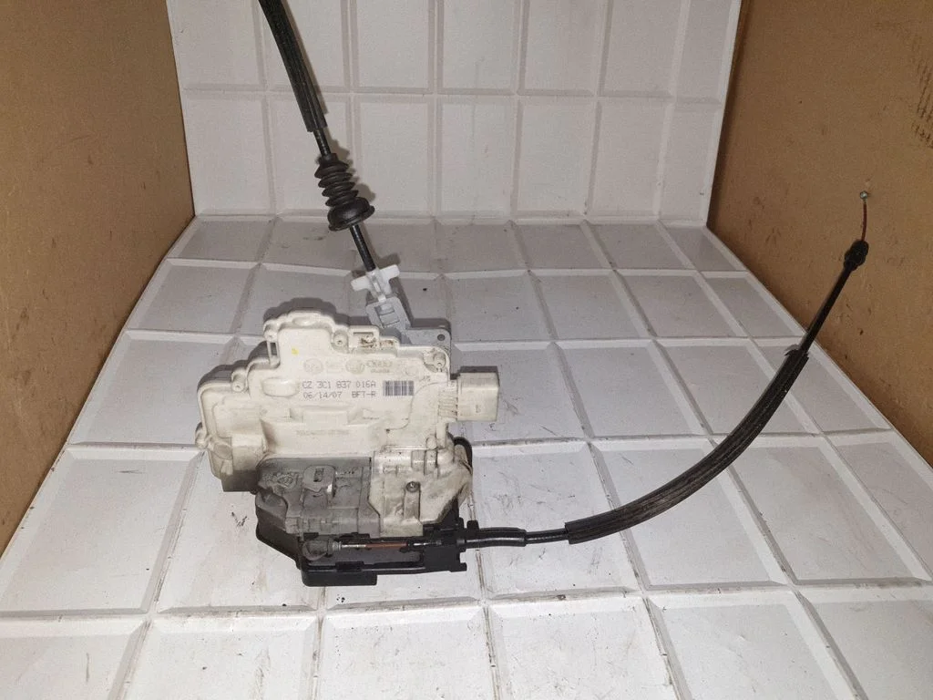 Front door lock 3C1837016A