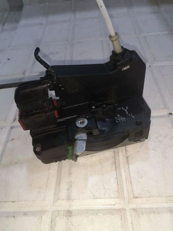 Front door lock – Opel Zafira A (1999-2005)