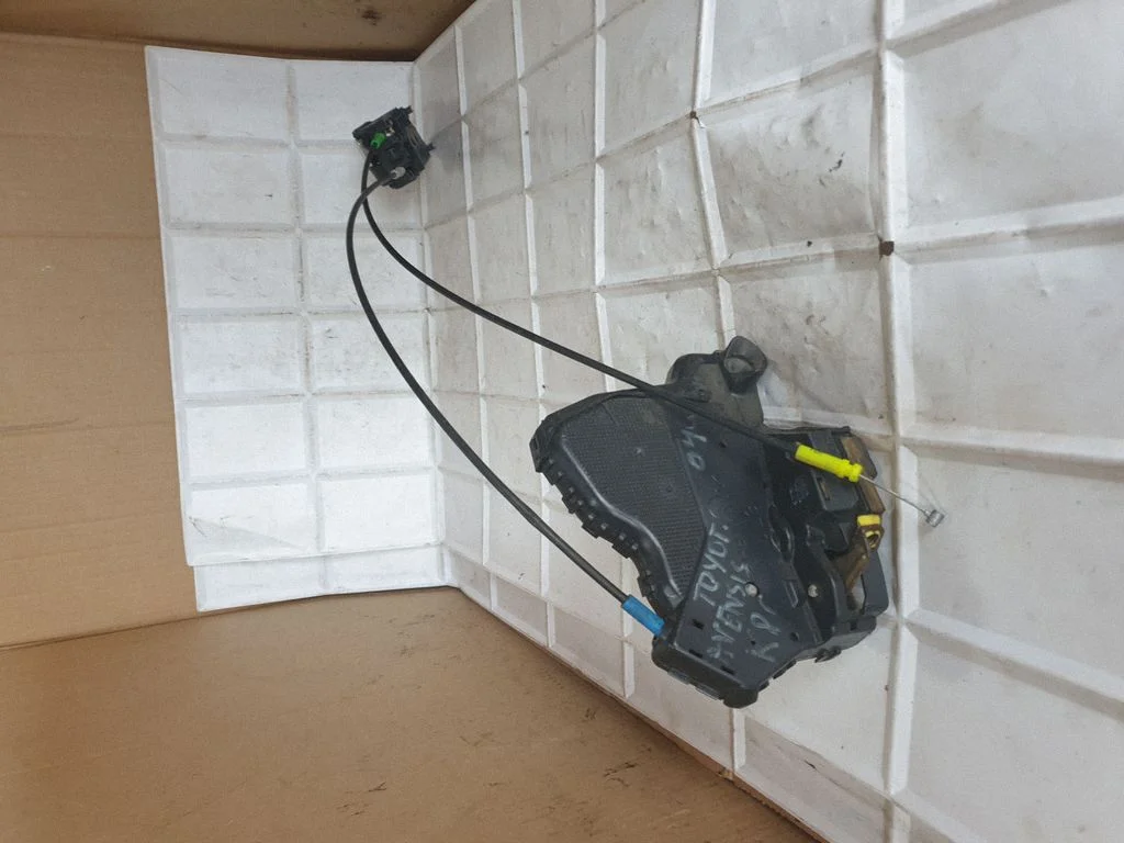 Front door lock – Toyota Avensis T250 (2003-2006)
