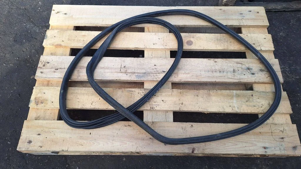 Front door rubber seal BK21V20708AD