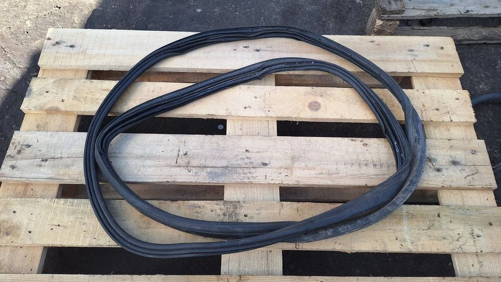Front door rubber seal BK21V20708AD