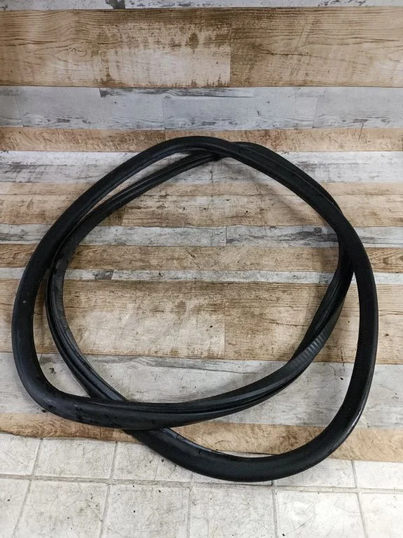 Front door rubber seal – front right
