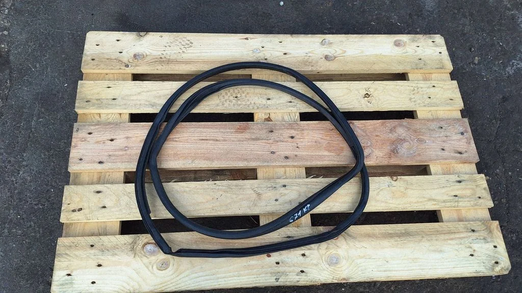Esiukse tihend (kere pool) – Toyota RAV 4 (XA30) (2006-2016)