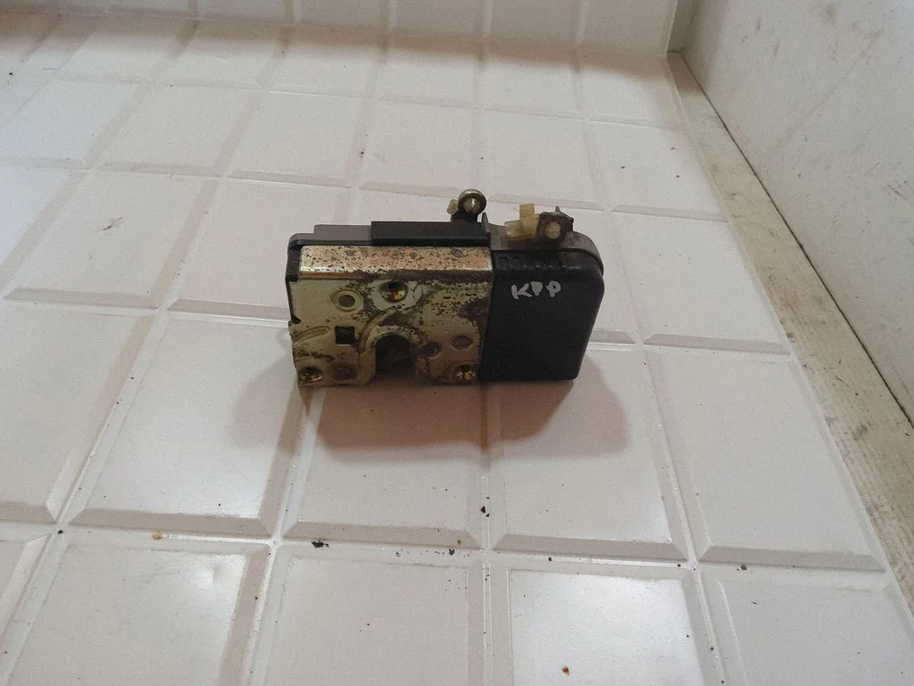 Front door lock – left