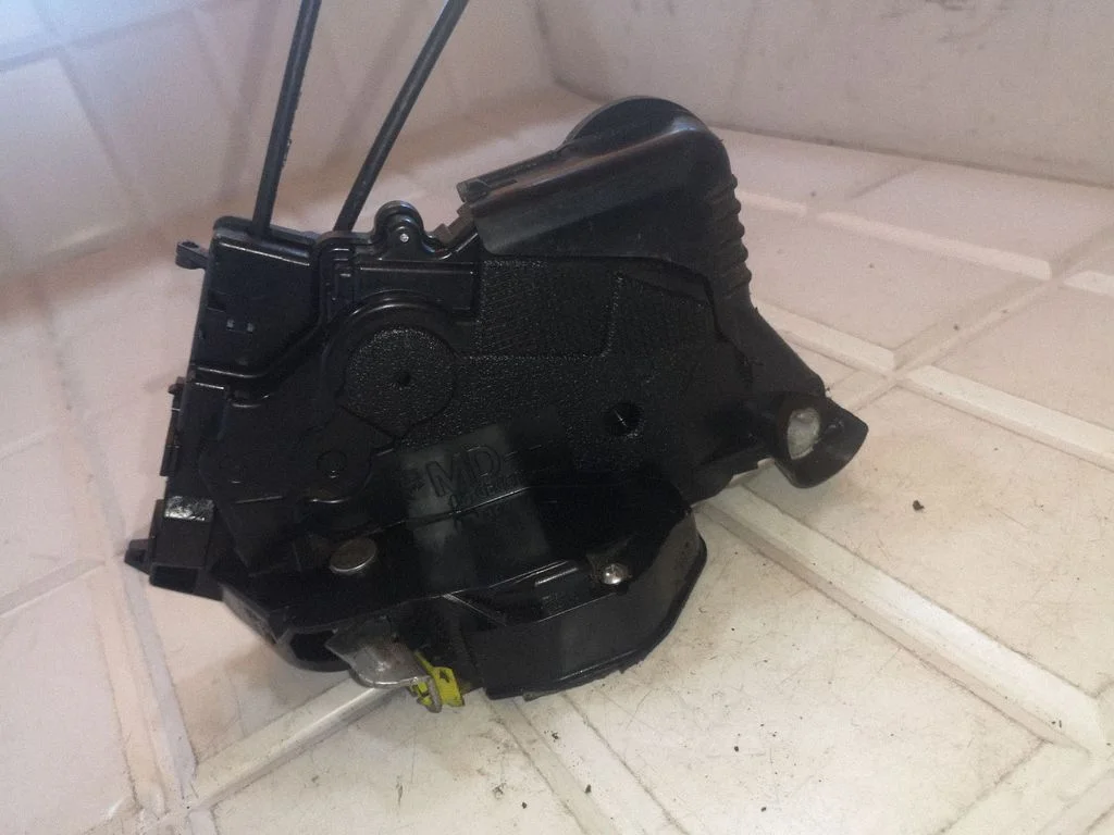 Front door lock – Toyota Yaris (2006-2011)