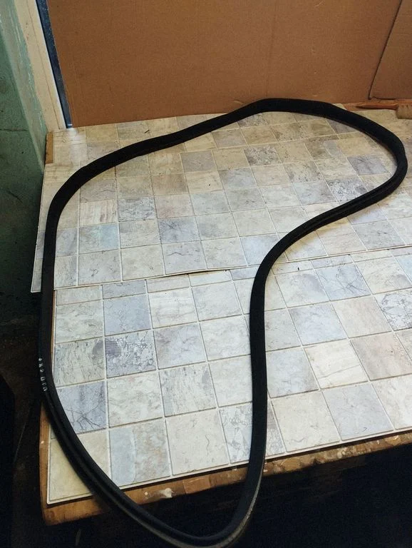 Front door rubber seal – front right