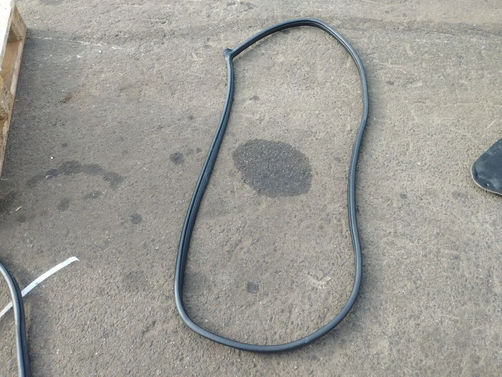 Esiukse tihend (kere pool)