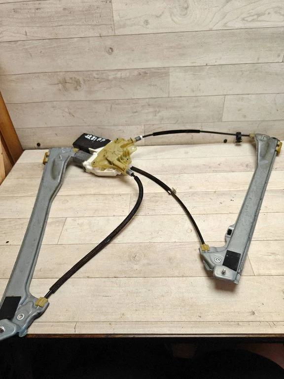 Front door window regulator with motor 978932014