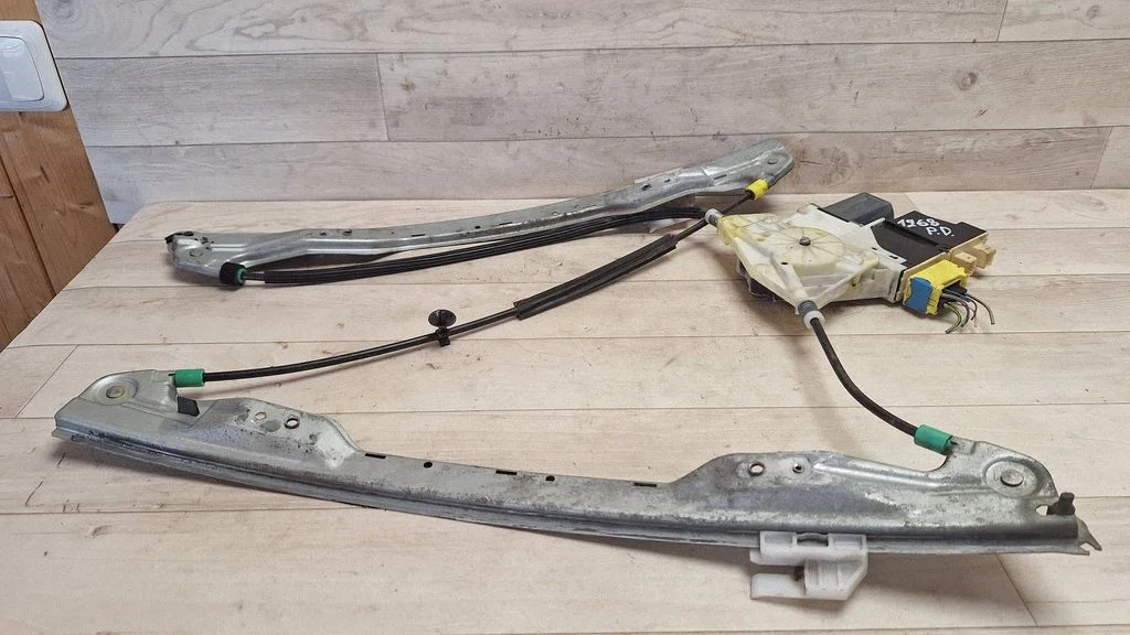 Esiukse elektriline aknatõstuk mootoriga – Citroen C5 (2005-2008)