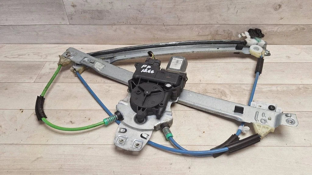 Front door window regulator with motor 0130822445