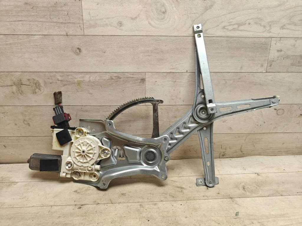 Front door window regulator with motor 9178987