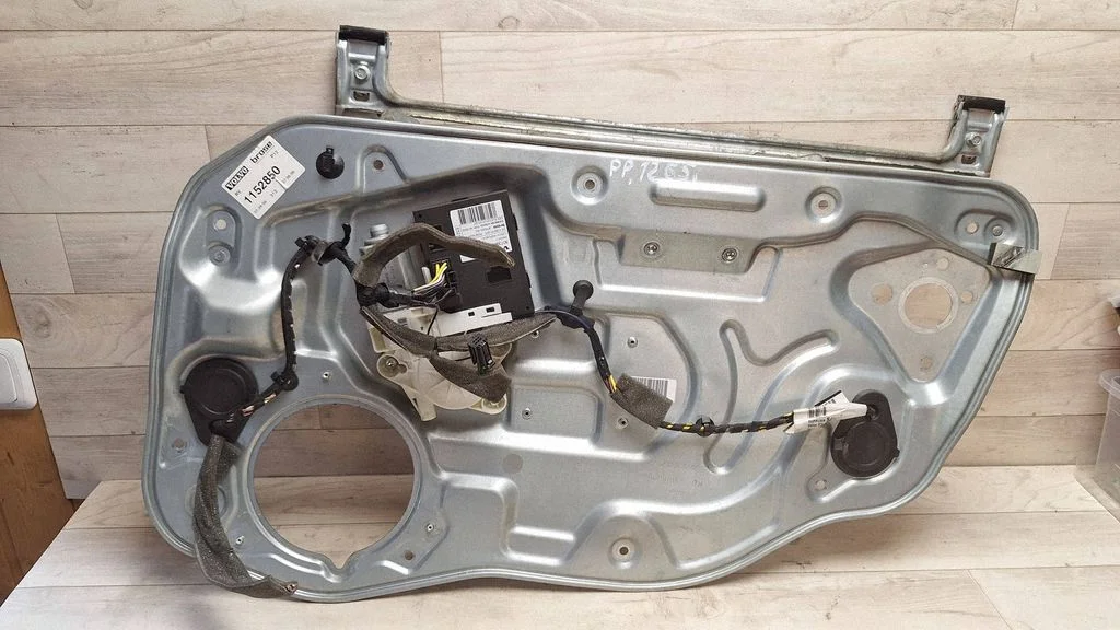 Front door window regulator with motor 8679081