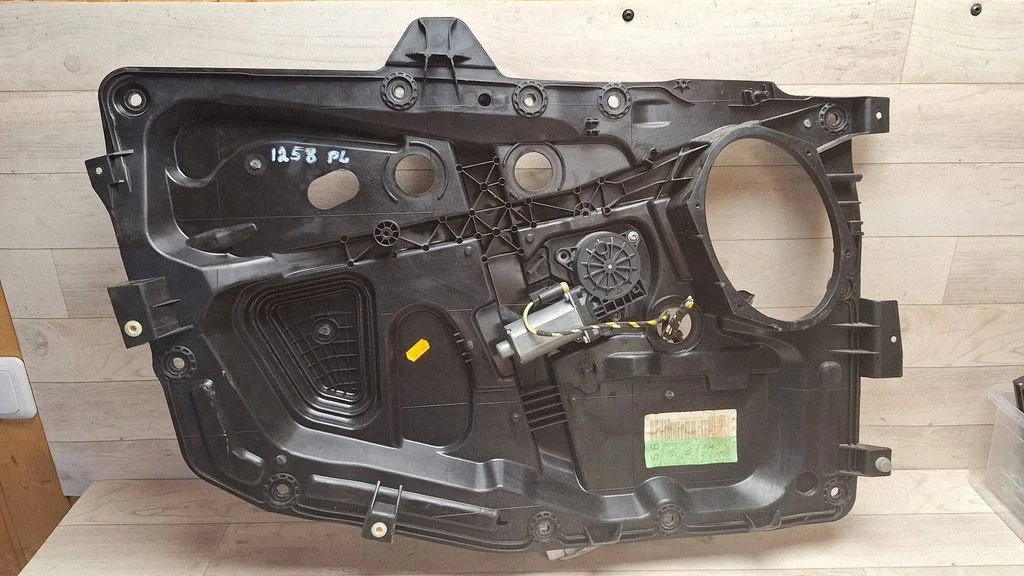 Front door window regulator with motor M6S61A203A29CF