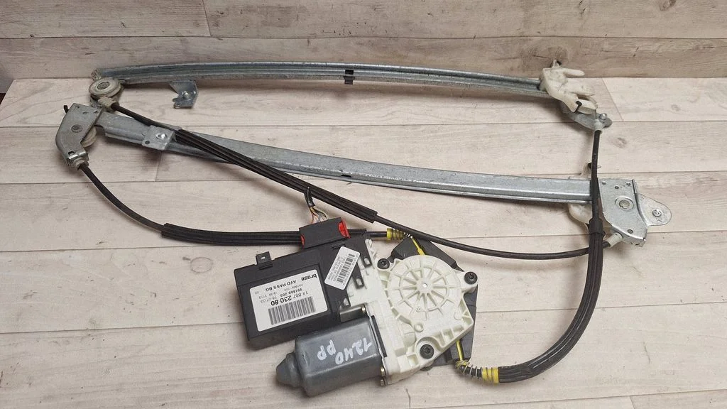 Front door window regulator with motor 1488723080