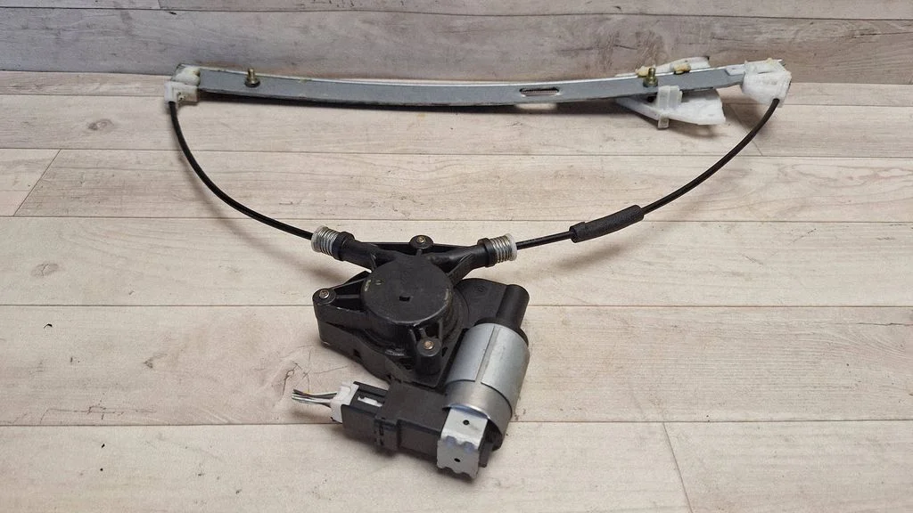 Front door window regulator with motor GJ6A5958X