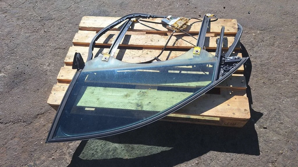 Front door window regulator with motor 4F0959801B