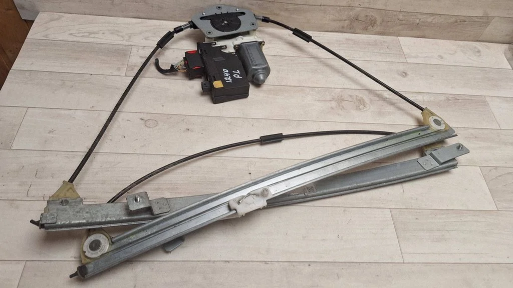Front door window regulator with motor 1488724080