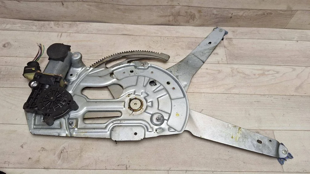 Front door window regulator with motor 8626320
