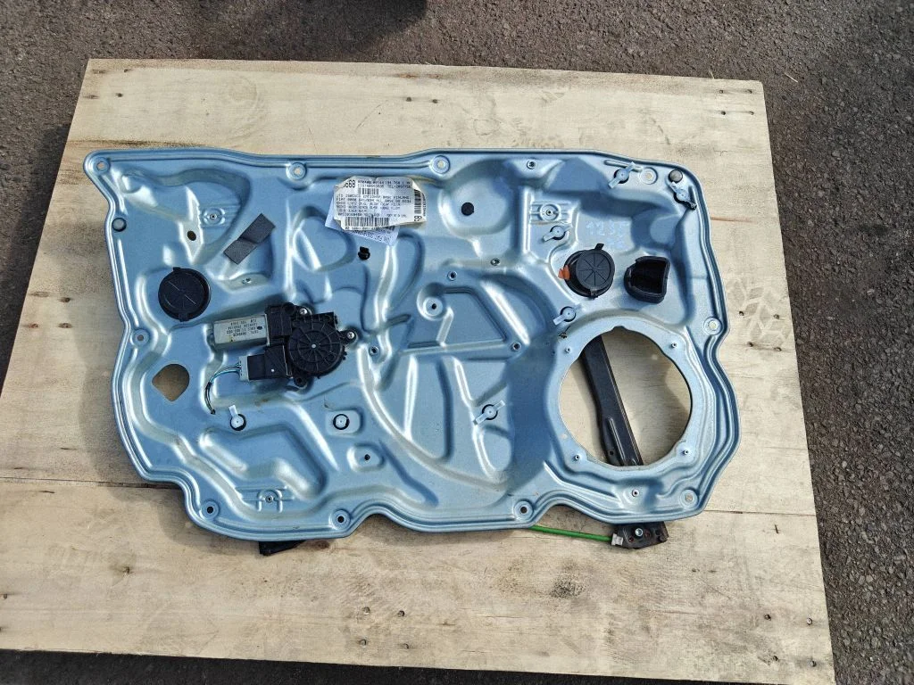 Front door window regulator with motor 00518168460