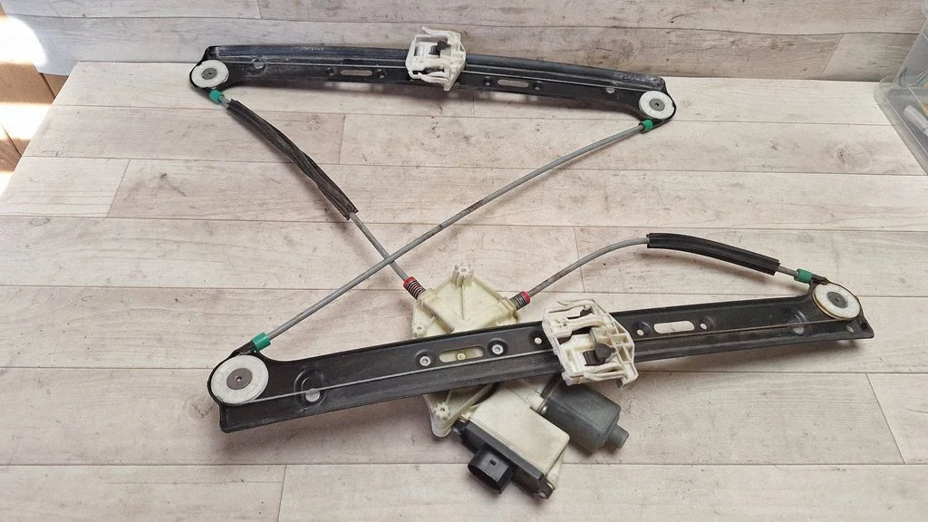 Front door window regulator with motor – BMW X3 E83 (2003-2010)